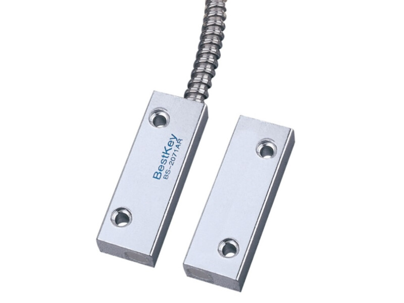 Sentek metal contact with armored cable
