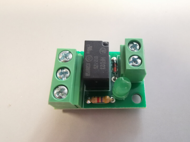 LED-iga releeplaat 12VDC