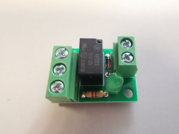 LED-iga releeplaat 12VDC